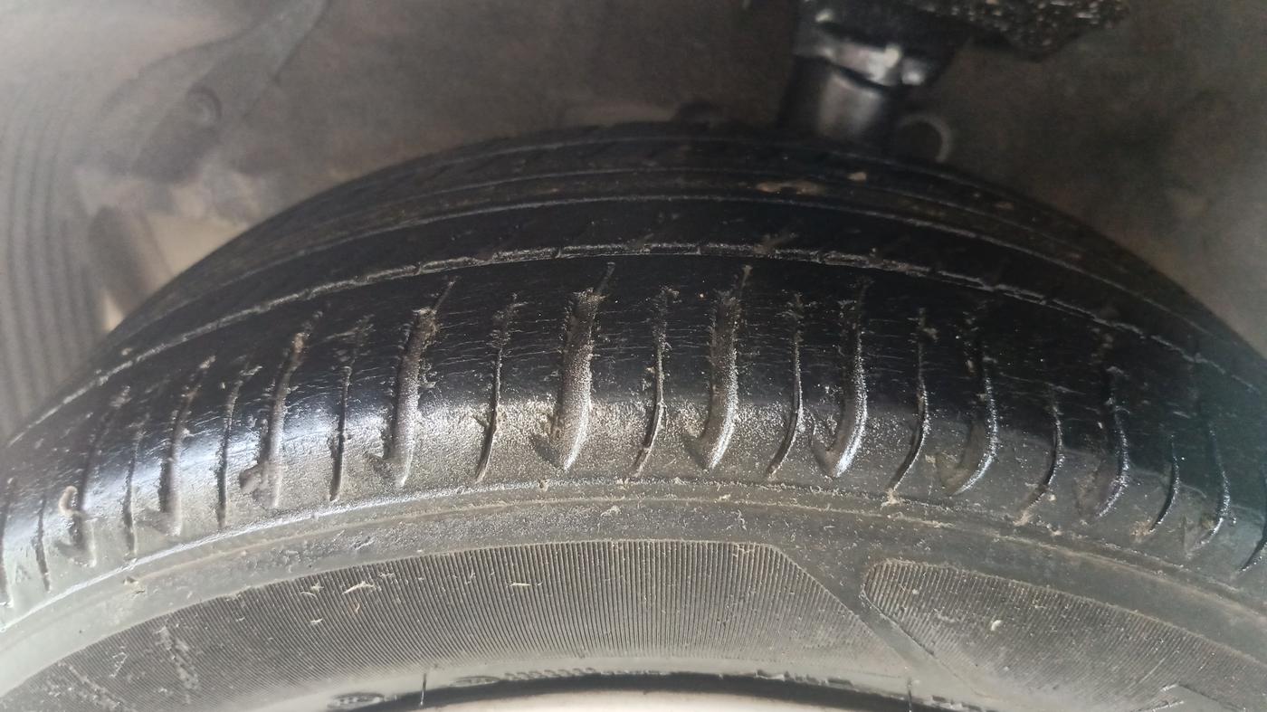 2013 Hyundai i20 MAGNA 1.2, Petrol, Manual, 48,490 km, Left Front Tyre Tread