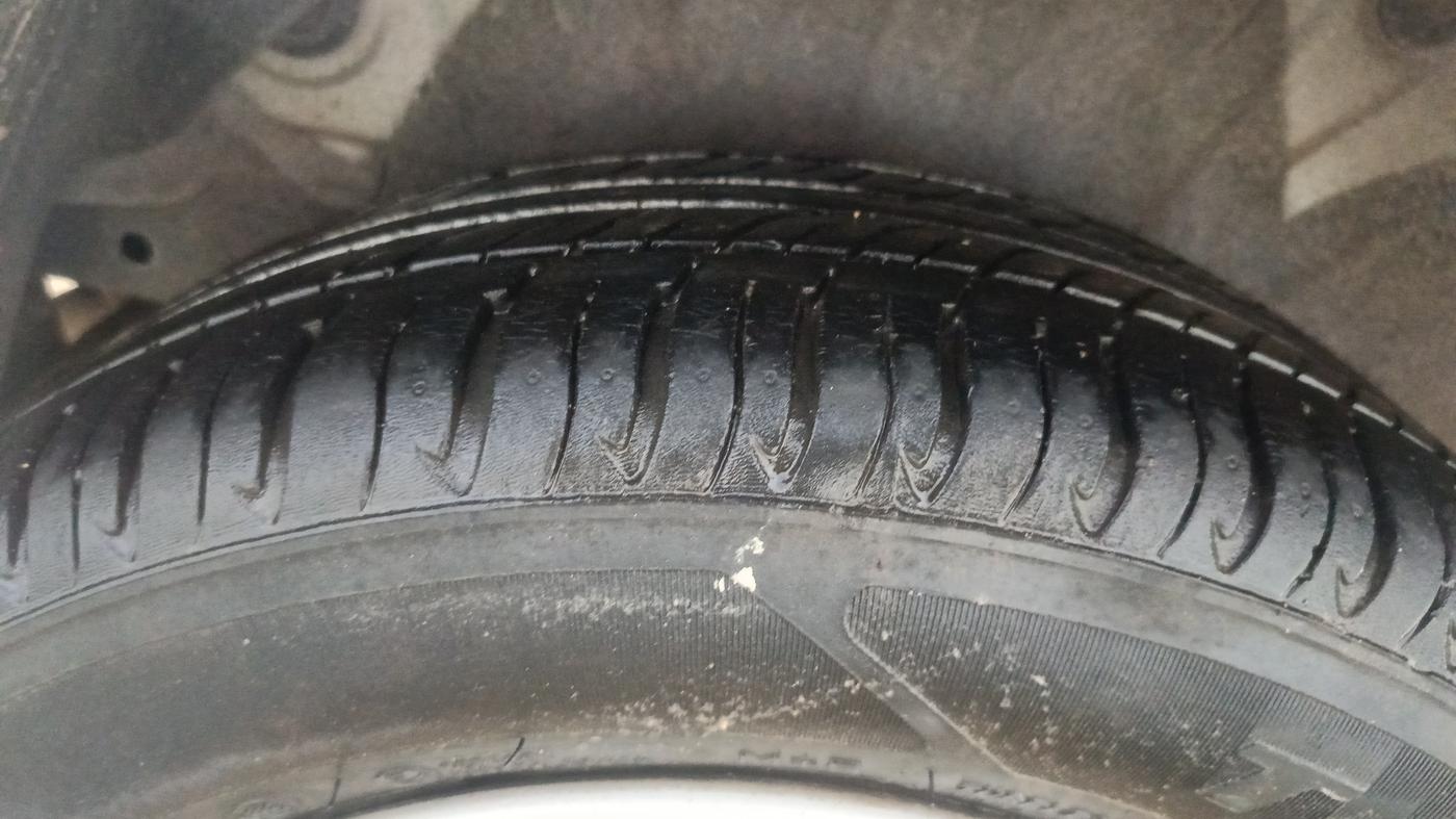 2013 Hyundai i20 MAGNA 1.2, Petrol, Manual, 48,490 km, Right Rear Tyre Tread