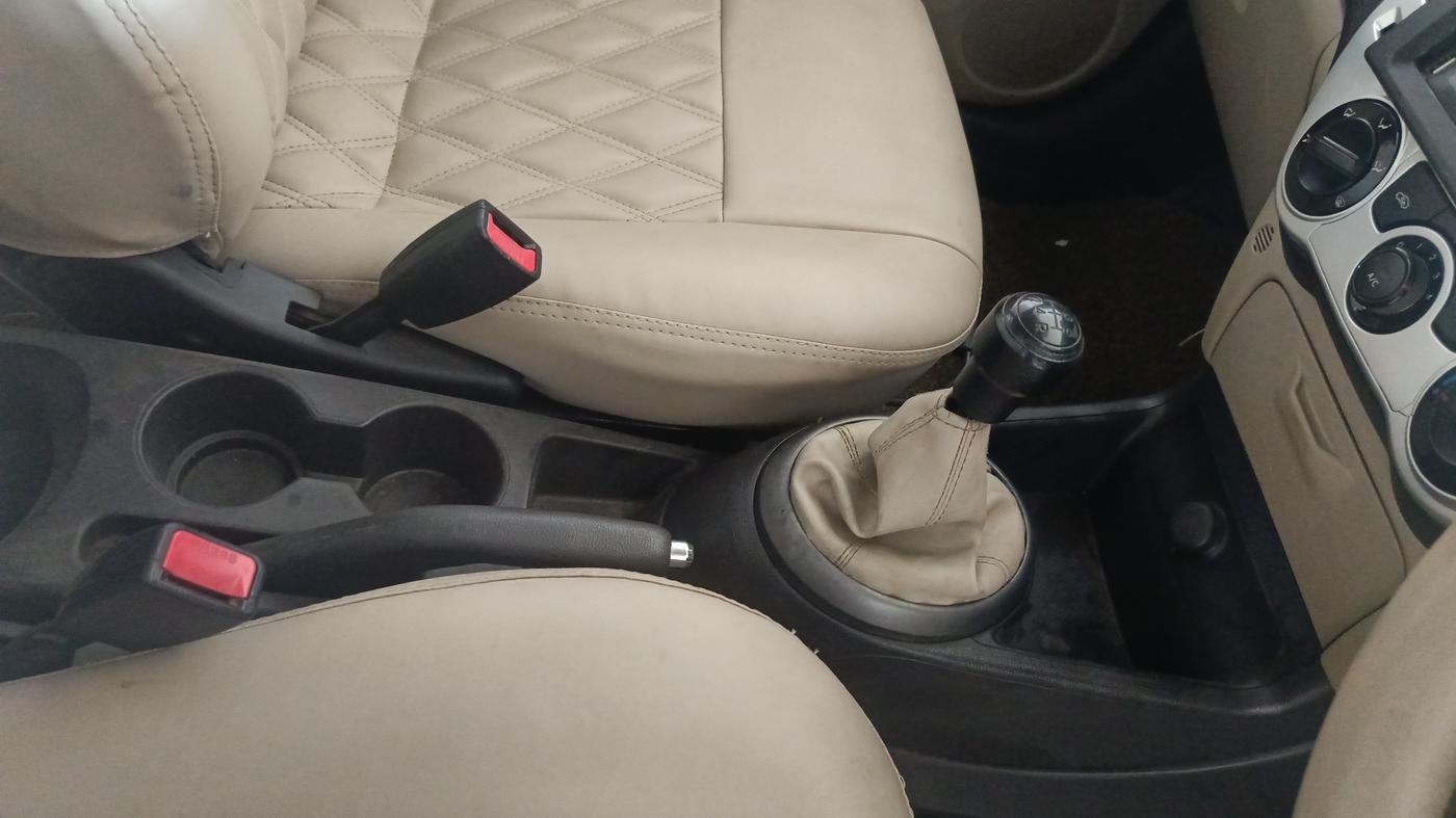 2013 Hyundai i20 MAGNA 1.2, Petrol, Manual, 48,490 km, Gear Lever