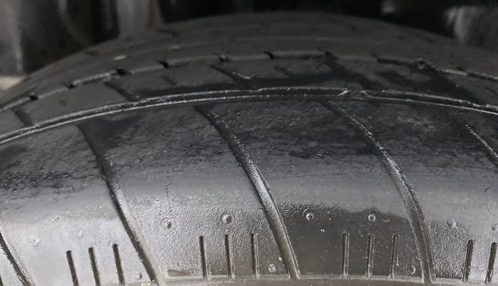2019 Maruti Swift VXI AMT, Petrol, Automatic, 54,842 km, Right Rear Tyre Tread
