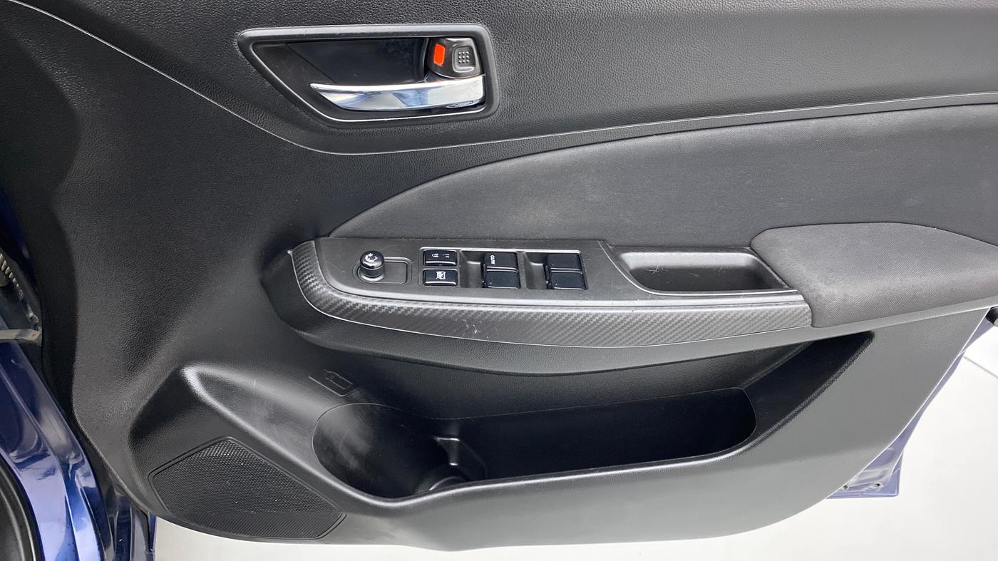 2019 Maruti Swift VXI AMT, Petrol, Automatic, 54,842 km, Driver Side Door Panels Control