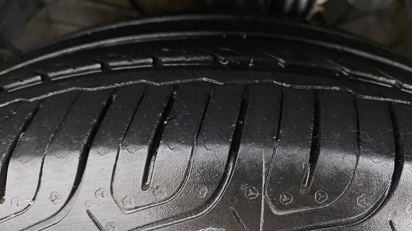 2019 Maruti Swift VXI AMT, Petrol, Automatic, 54,842 km, Left Front Tyre Tread
