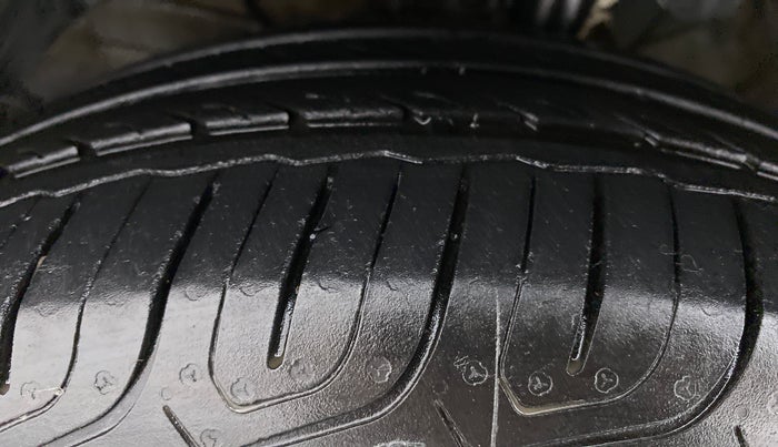 2019 Maruti Swift VXI AMT, Petrol, Automatic, 54,842 km, Left Front Tyre Tread