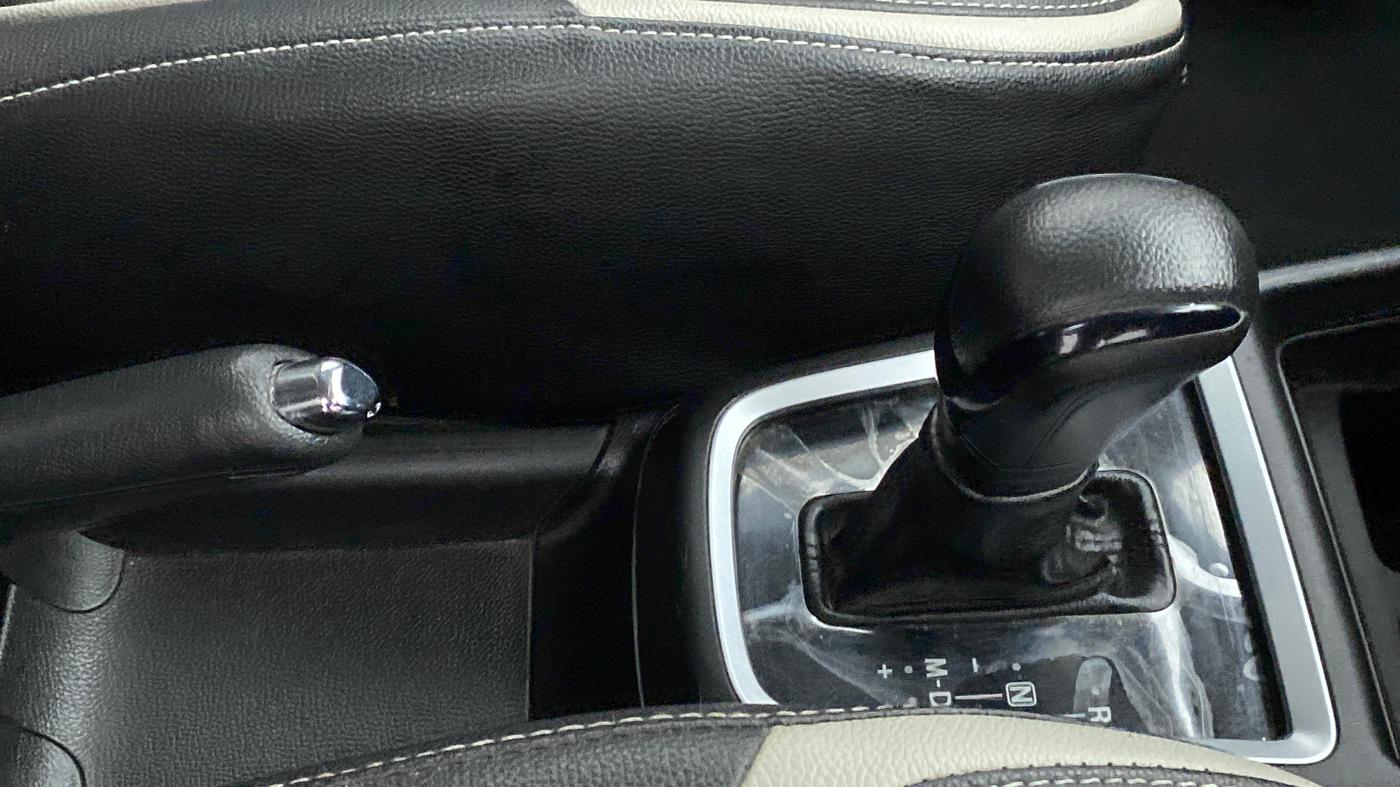 2019 Maruti Swift VXI AMT, Petrol, Automatic, 54,842 km, Gear Lever