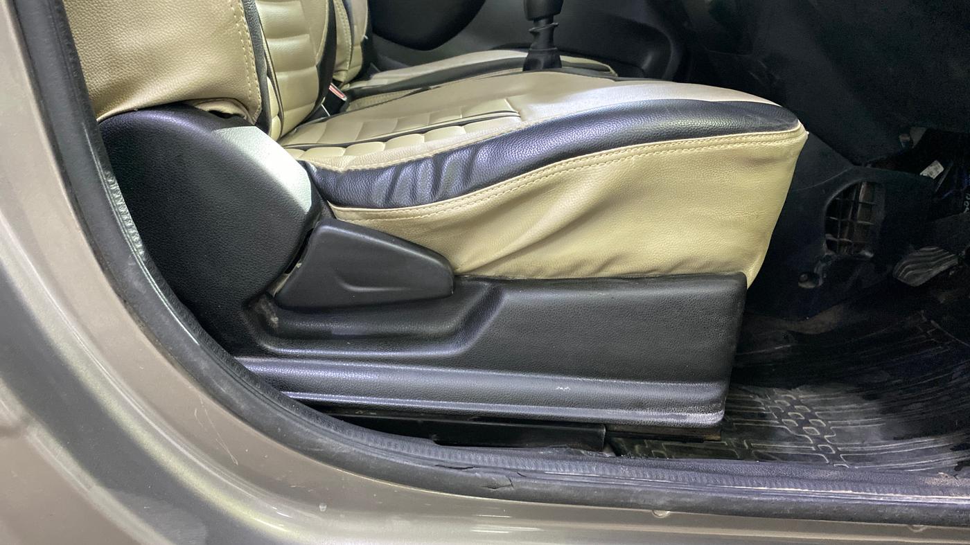 2019 Renault Kwid RXL, Petrol, Manual, 13,121 km, Driver Side Adjustment Panel