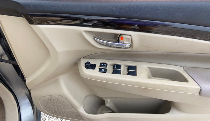 2017 Maruti Ciaz ZETA DIESEL 1.3, Diesel, Manual, 73,364 km, Driver Side Door Panels Control
