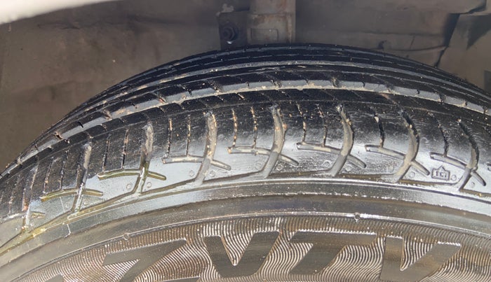 2017 Maruti Ciaz ZETA DIESEL 1.3, Diesel, Manual, 73,364 km, Right Front Tyre Tread