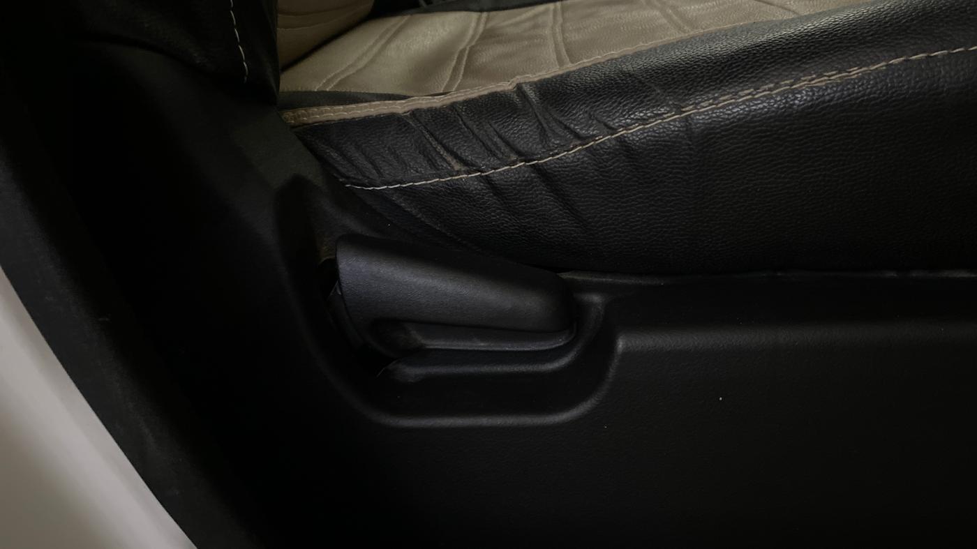 2018 Maruti Wagon R 1.0 LXI, Petrol, Manual, 58,764 km, Driver Side Adjustment Panel