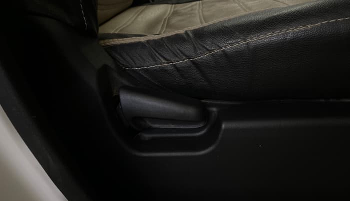 2018 Maruti Wagon R 1.0 LXI, Petrol, Manual, 58,764 km, Driver Side Adjustment Panel