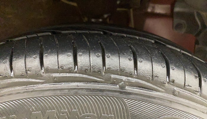 2014 Hyundai Eon ERA +, Petrol, Manual, 84,577 km, Right Front Tyre Tread