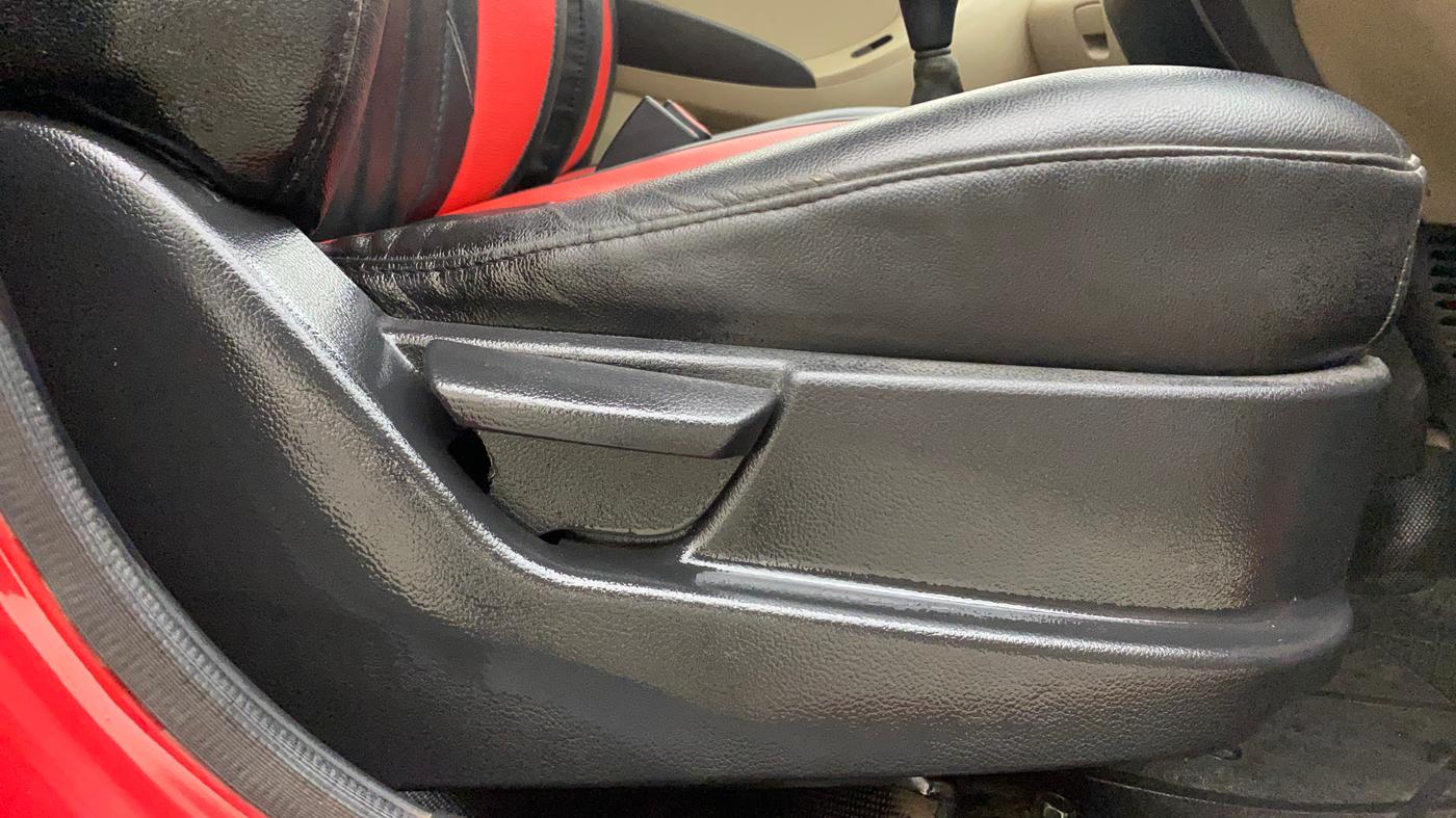 2014 Hyundai Eon ERA +, Petrol, Manual, 84,597 km, Driver Side Adjustment Panel