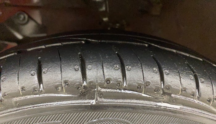 2014 Hyundai Eon ERA +, Petrol, Manual, 84,577 km, Left Front Tyre Tread