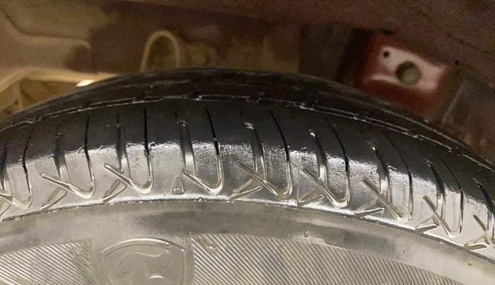 2014 Hyundai Eon ERA +, Petrol, Manual, 84,577 km, Right Rear Tyre Tread