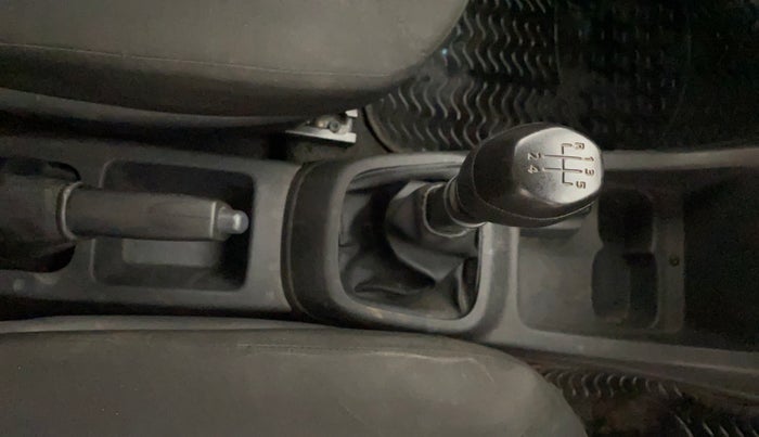 2016 Renault Kwid RXT 1.0, Petrol, Manual, 35,296 km, Gear Lever