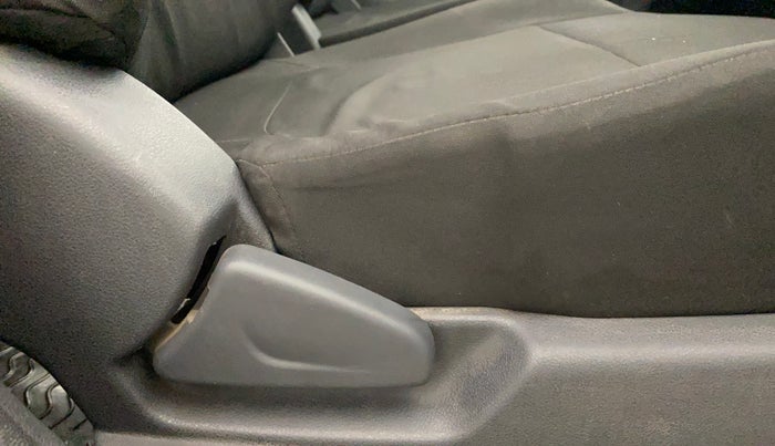 2016 Renault Kwid RXT 1.0, Petrol, Manual, 35,296 km, Driver Side Adjustment Panel