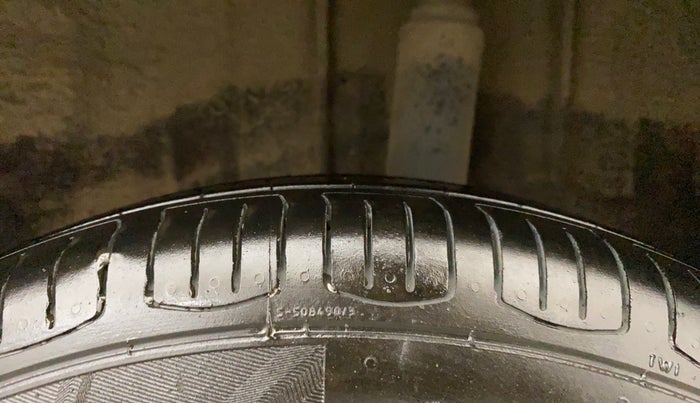 2016 Renault Kwid RXT 1.0, Petrol, Manual, 35,296 km, Left Rear Tyre Tread