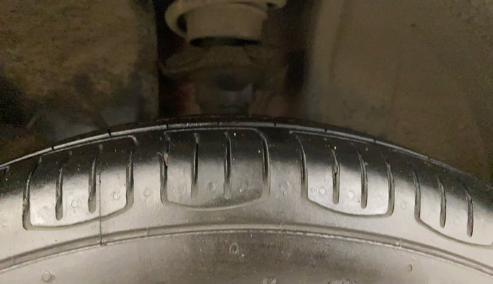 2016 Renault Kwid RXT 1.0, Petrol, Manual, 35,296 km, Right Front Tyre Tread