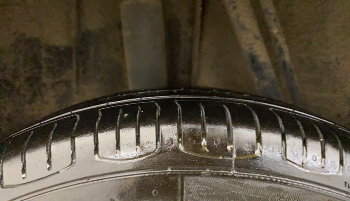 2016 Renault Kwid RXT 1.0, Petrol, Manual, 35,296 km, Right Rear Tyre Tread