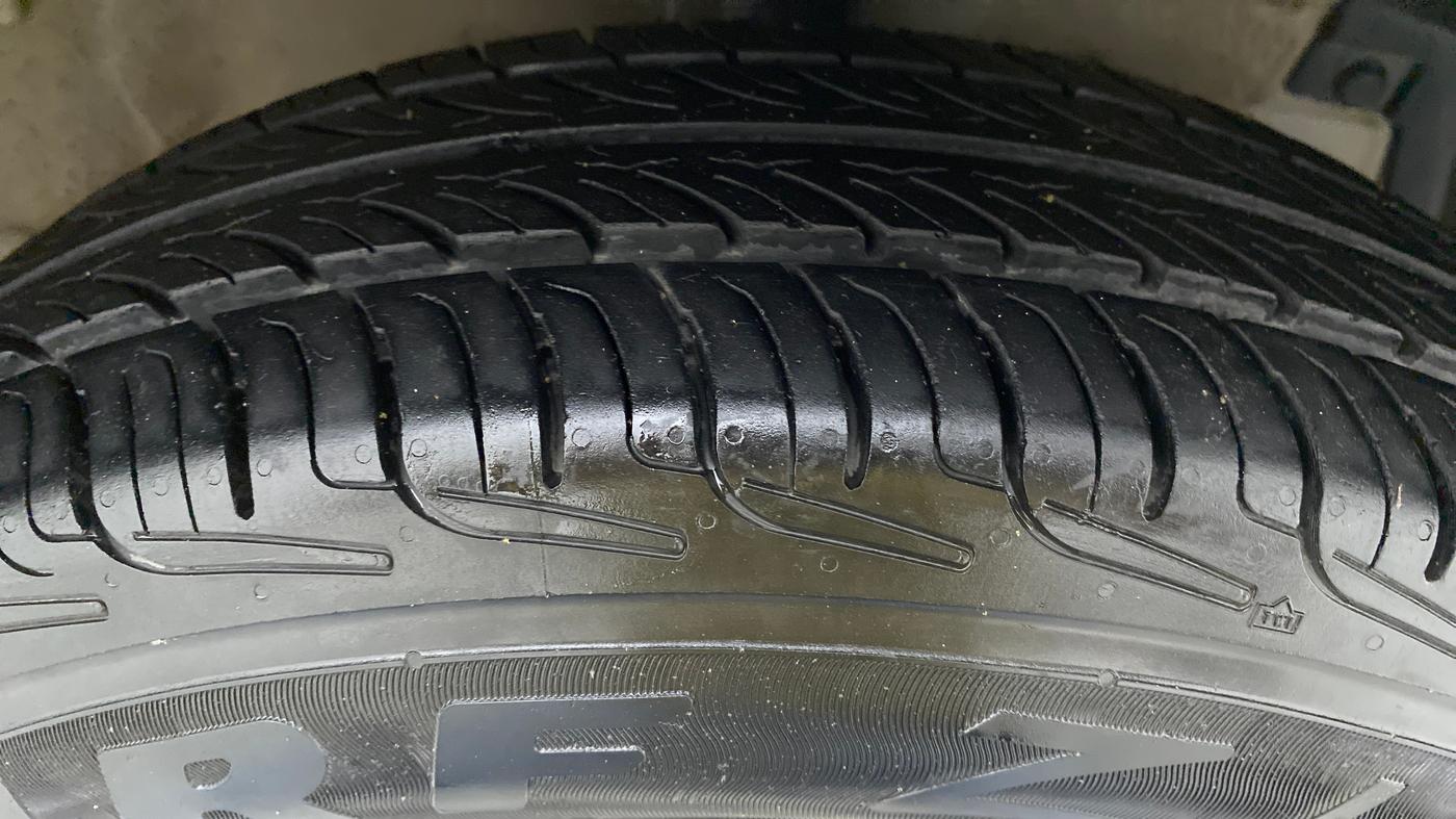 2013 Maruti Swift VXI D, Petrol, Manual, 76,272 km, Right Front Tyre Tread