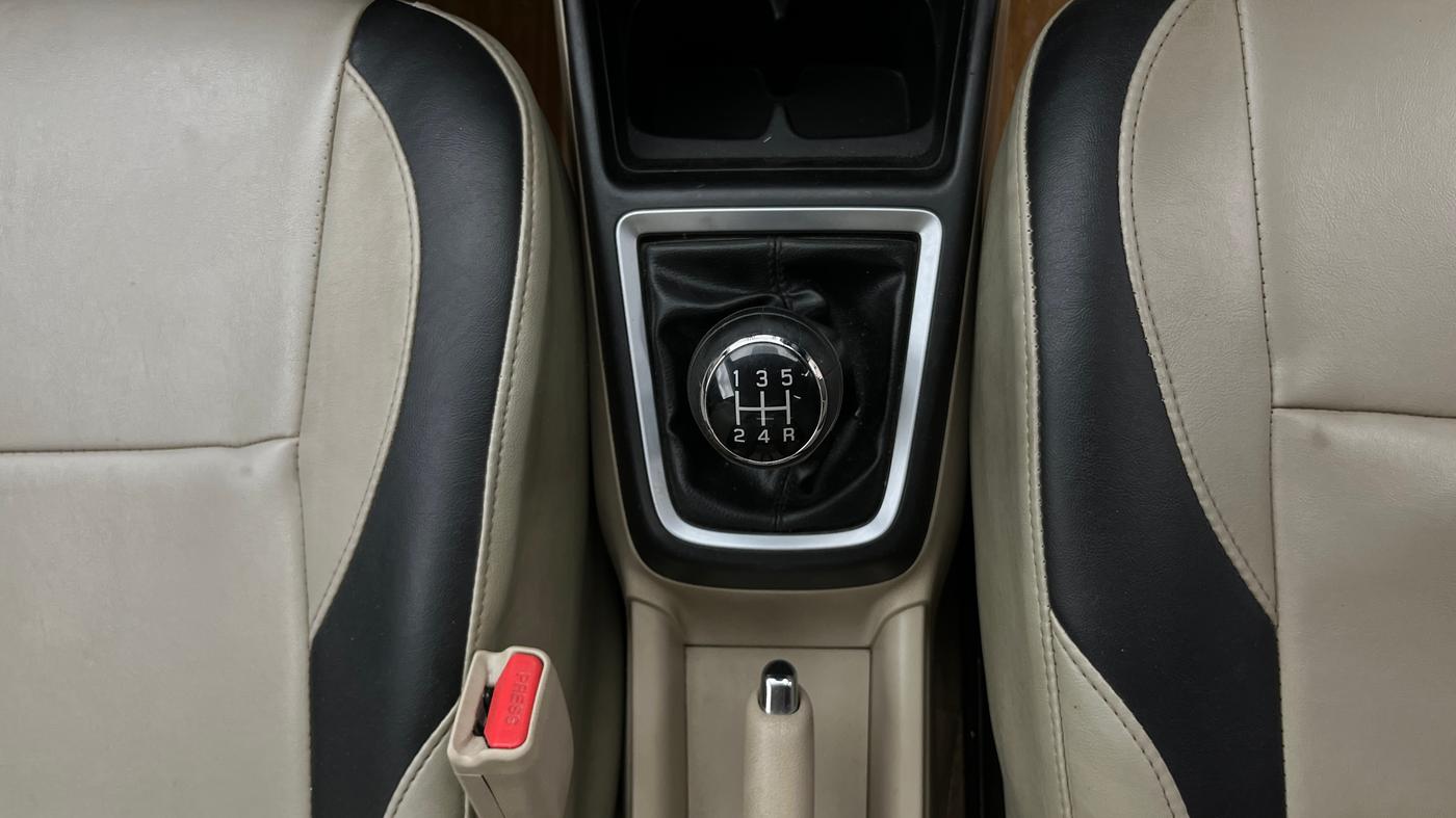 2018 Maruti Dzire ZXI, Petrol, Manual, 39,870 km, Gear Lever