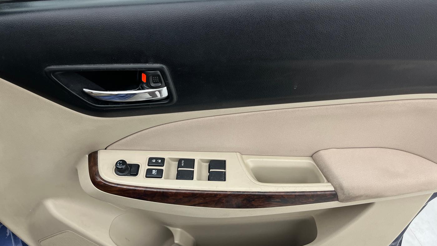 2018 Maruti Dzire ZXI, Petrol, Manual, 39,870 km, Driver Side Door Panels Control