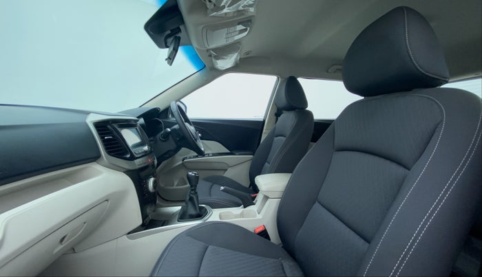 2021 Mahindra XUV300 W8 PETROL MT, Petrol, Manual, 10,938 km, Right Side Front Door Cabin