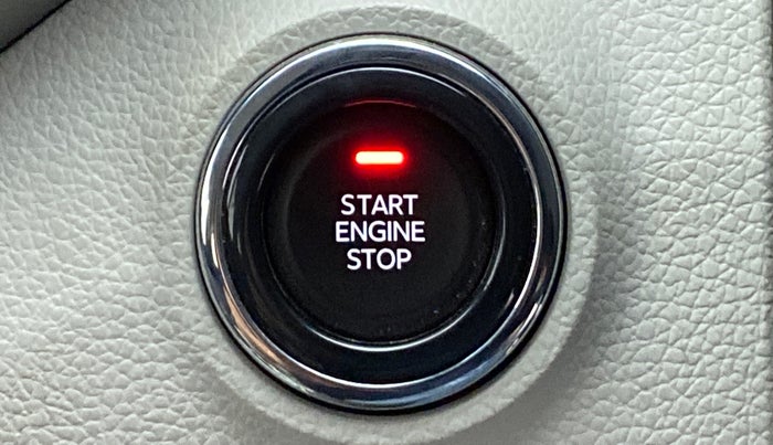 2021 Mahindra XUV300 W8 PETROL MT, Petrol, Manual, 10,938 km, Keyless Start/ Stop Button