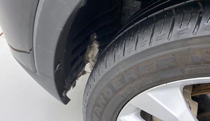 2021 Mahindra XUV300 W8 PETROL MT, Petrol, Manual, 10,938 km, Left fender - Lining loose