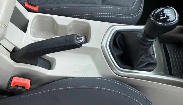 2021 Mahindra XUV300 W8 PETROL MT, Petrol, Manual, 10,938 km, Gear Lever