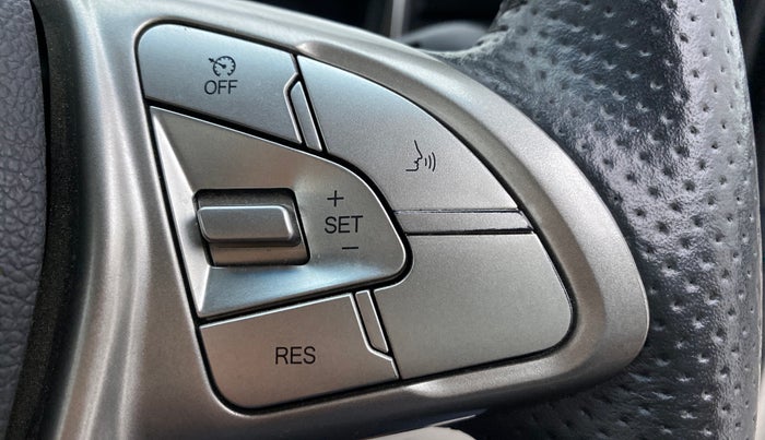 2021 Mahindra XUV300 W8 PETROL MT, Petrol, Manual, 10,938 km, Adaptive Cruise Control
