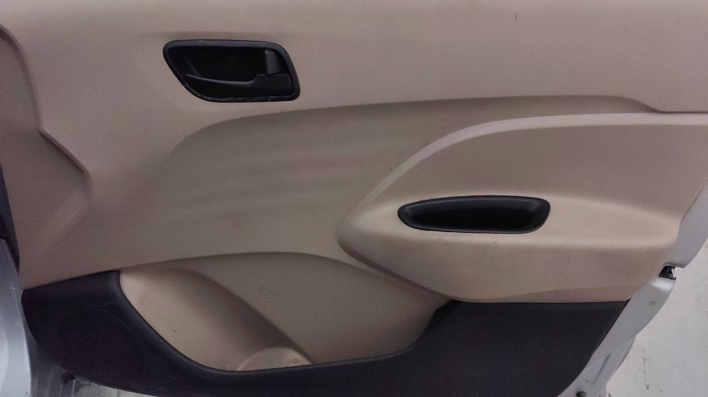 2021 Hyundai NEW SANTRO SPORTZ EXECUTIVE MT CNG, CNG, Manual, 80,176 km, Driver Side Door Panels Control