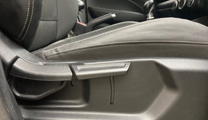 2020 Hyundai VENUE SX 1.0 (O) TURBO IMT, Petrol, Manual, 79,259 km, Driver Side Adjustment Panel