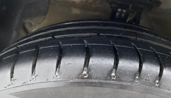 2016 Hyundai Xcent S 1.2, Petrol, Manual, 70,978 km, Left Front Tyre Tread