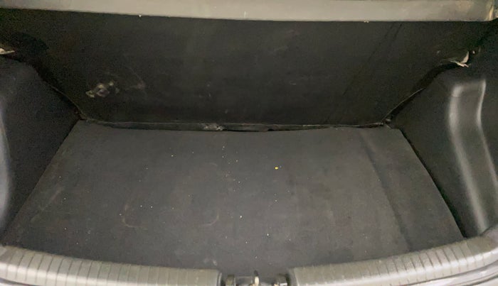 2016 Hyundai Grand i10 SPORTZ 1.2 KAPPA VTVT, Petrol, Manual, 78,709 km, Boot Inside