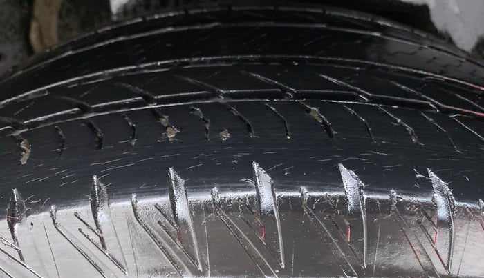 2018 Mahindra XUV500 W11 (O) AT, Diesel, Automatic, 44,043 km, Right Rear Tyre Tread