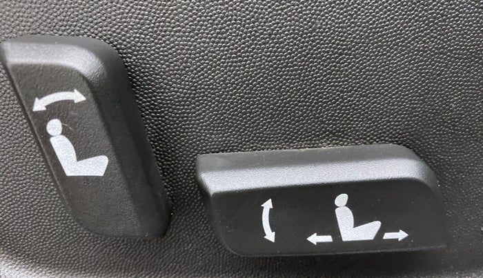 2018 Mahindra XUV500 W11 (O) AT, Diesel, Automatic, 44,043 km, Electrically Adjustable Driver's Seat