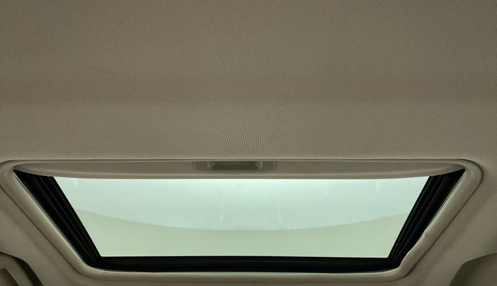 2018 Mahindra XUV500 W11 (O) AT, Diesel, Automatic, 44,043 km, Moonroof/ Sunroof