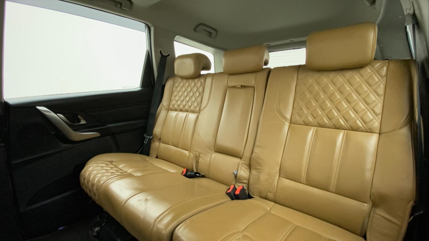 2018 Mahindra XUV500 W11 (O) AT, Diesel, Automatic, 44,043 km, Right Side Rear Door Cabin