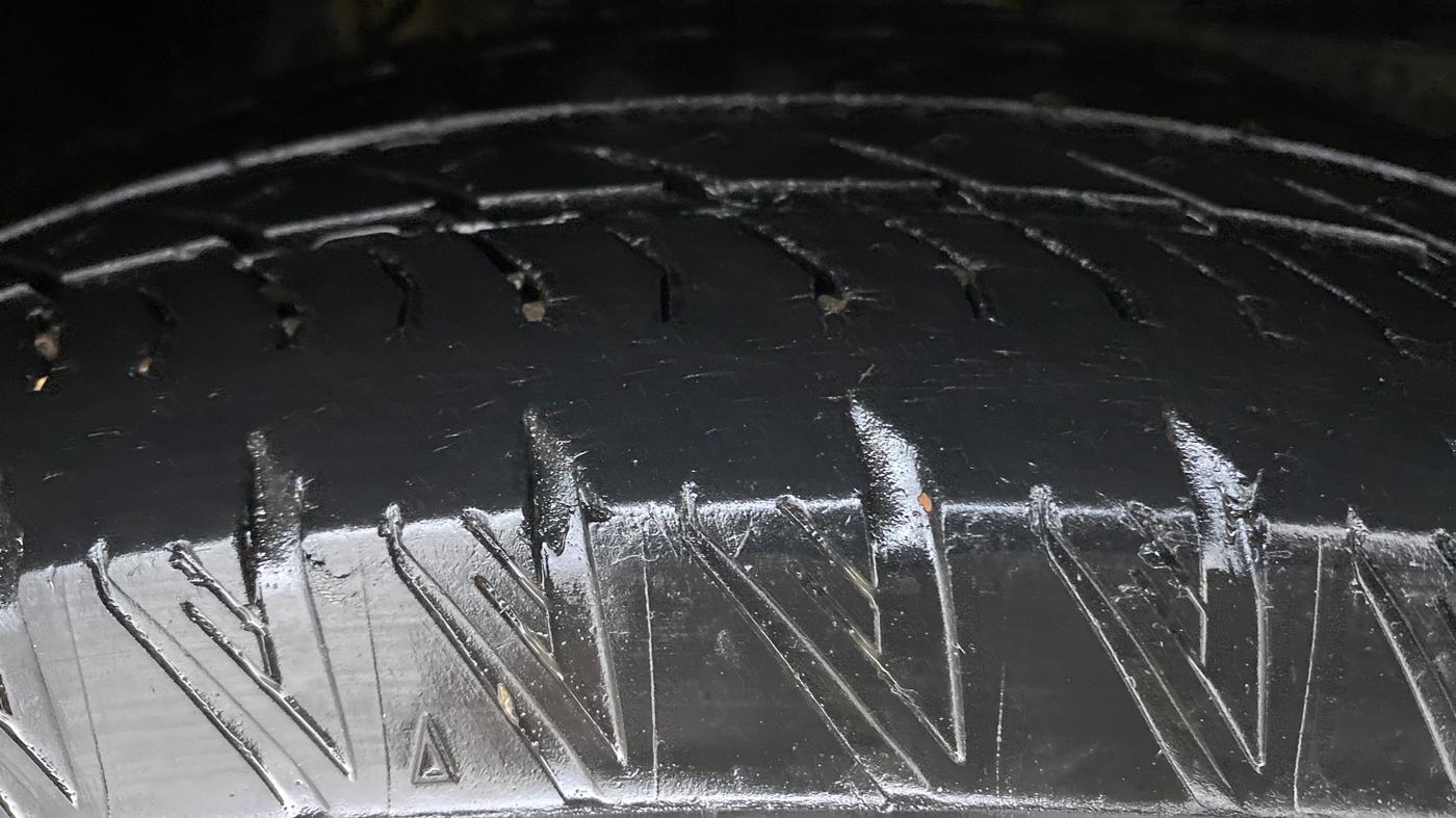 2018 Mahindra XUV500 W11 (O) AT, Diesel, Automatic, 44,043 km, Right Front Tyre Tread