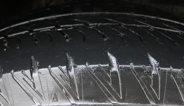 2018 Mahindra XUV500 W11 (O) AT, Diesel, Automatic, 44,043 km, Right Front Tyre Tread