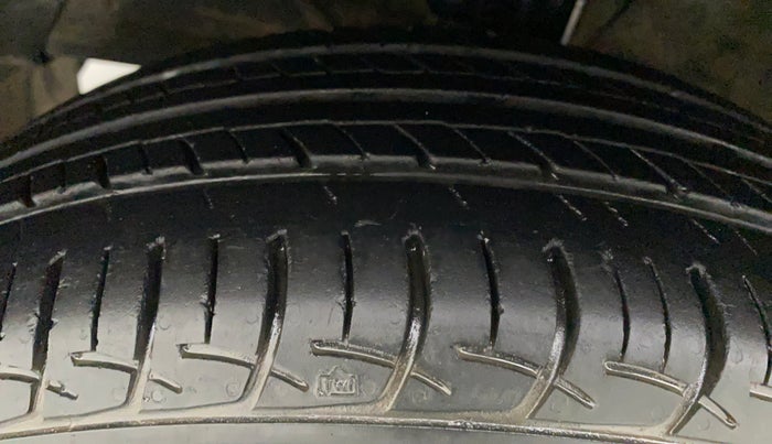 2015 Maruti Baleno DELTA PETROL 1.2, Petrol, Manual, 88,342 km, Left Front Tyre Tread