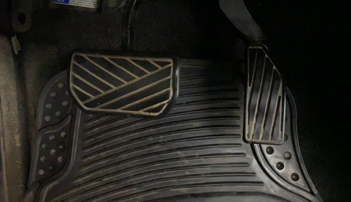 2019 Maruti Vitara Brezza ZDI AMT, Diesel, Automatic, 1,28,345 km, Pedals