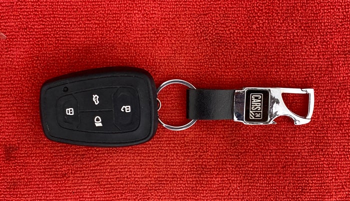 2022 Tata ALTROZ XTA, Petrol, Automatic, 38,754 km, Key Close Up