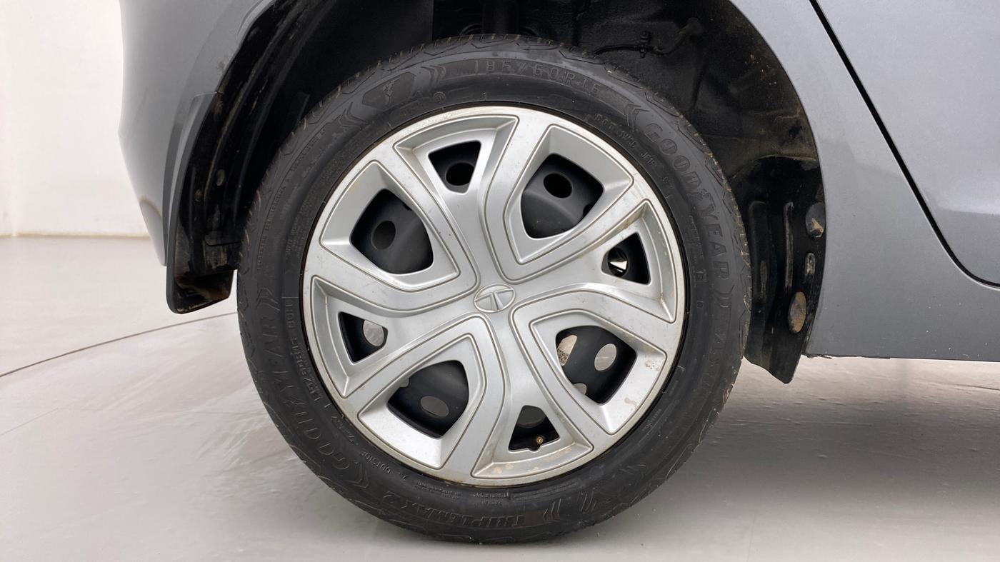 2022 Tata ALTROZ XTA, Petrol, Automatic, 38,754 km, Right Rear Wheel
