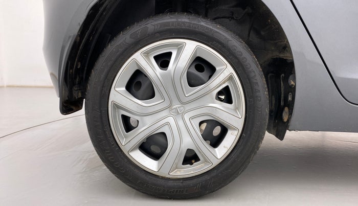2022 Tata ALTROZ XTA, Petrol, Automatic, 38,754 km, Right Rear Wheel