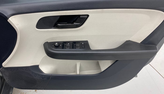 2022 Tata ALTROZ XTA, Petrol, Automatic, 38,754 km, Driver Side Door Panels Control