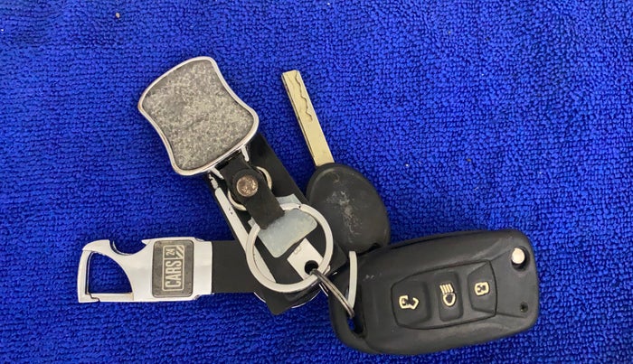 2020 Tata NEXON XM SUNROOF PETROL, Petrol, Manual, 26,615 km, Key Close Up