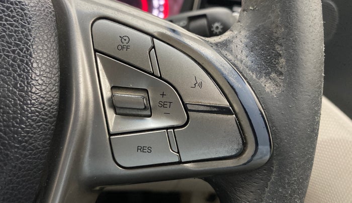 2021 Mahindra XUV300 W8 (O) 1.5 DIESEL AMT, Diesel, Automatic, 1,36,386 km, Adaptive Cruise Control