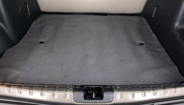 2014 Nissan Terrano XE 85 PS DEISEL, Diesel, Manual, 98,648 km, Boot Inside