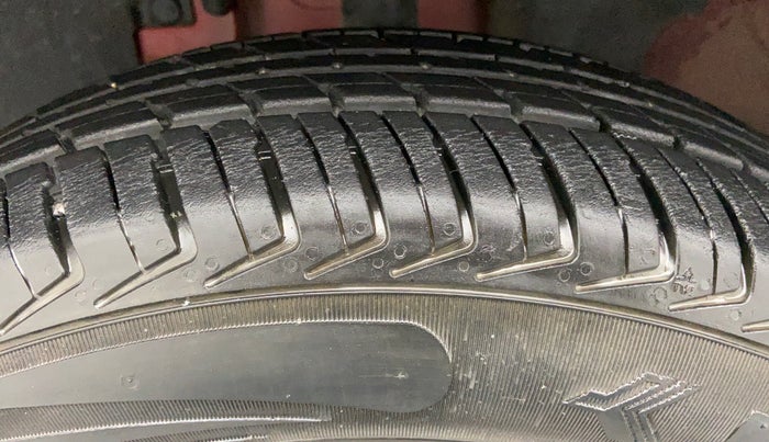 2018 Renault Kwid 1.0 RXL AT, Petrol, Automatic, 10,564 km, Left Front Tyre Tread